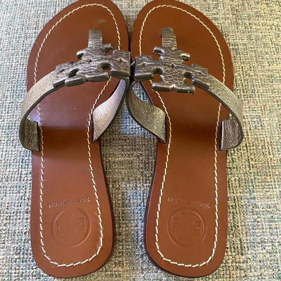Tory Burch Moore Silver Metallic T Strap Sandal Size 6M *Excellent Condition* - Picture 4 of 6